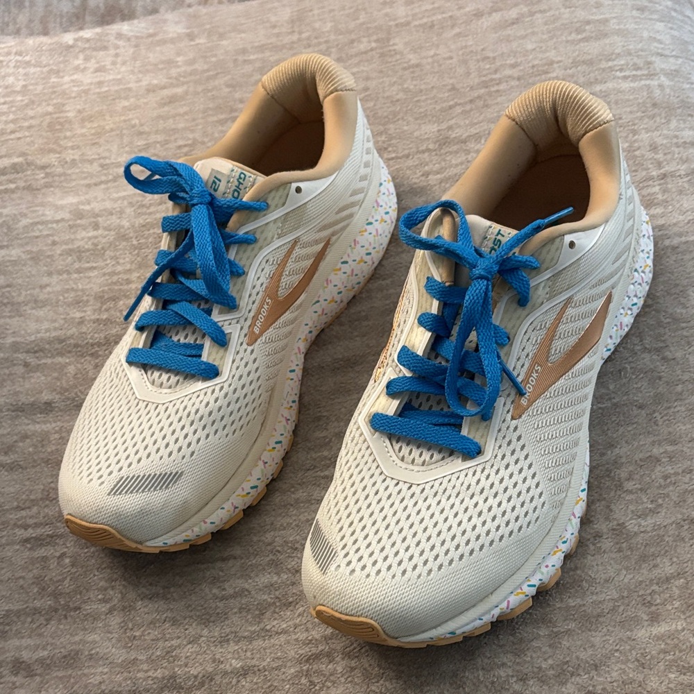 Brooks Cream Running Shoes with Blue Laces